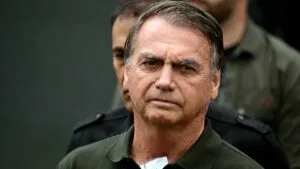Bolsonaro intentó romper el dispositivo electrónico de rastreo para fugarse  