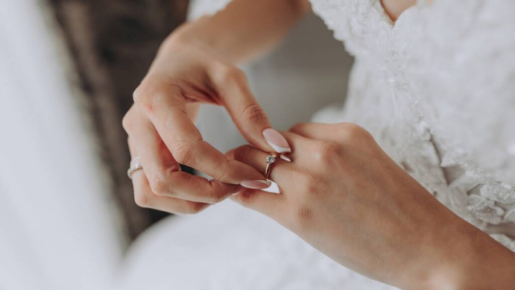 ¡Increíble! Japonesa se casa con personaje de IA tras terminar relación de tres años con su pareja