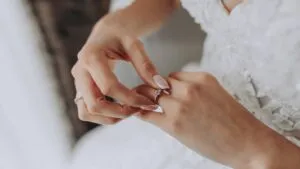 ¡Increíble! Japonesa de 32 años se casa con un hombre hecho con ChatGPT: video