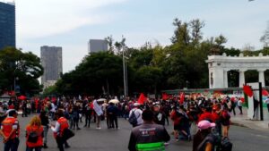 Jóvenes de la “Generación Z” marchan en CDMX; realizan mitin en Hemiciclo a Juárez