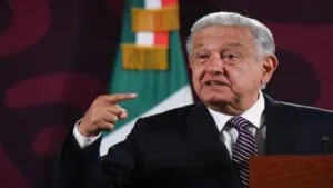 Revocación, libro y aliados: el retorno constante de AMLO