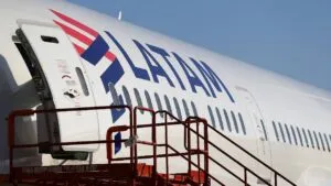 Pilotos de LATAM Airlines anuncian huelga en Chile