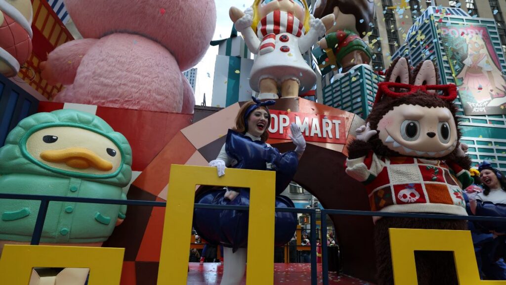 Los globos y carros alegóricos más espectaculares del Desfile de Acción de Gracias de Macy’s 2025, en imágenes