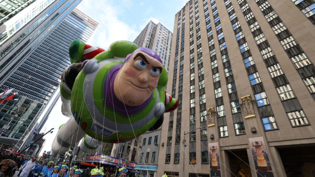 Los globos y carros alegóricos más espectaculares del Desfile de Acción de Gracias de Macy’s 2025, en imágenes