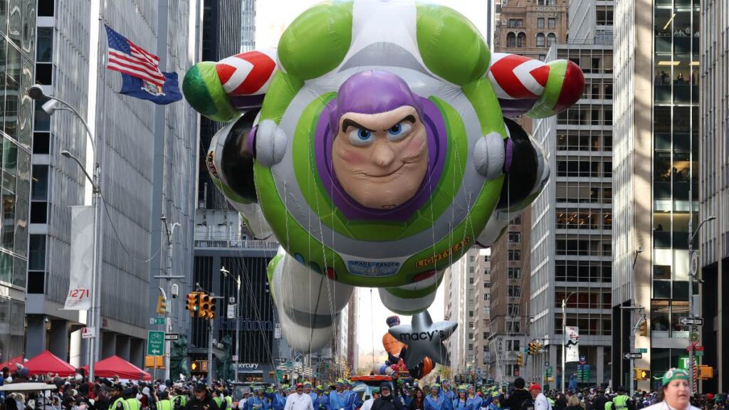 Los globos y carros alegóricos más espectaculares del Desfile de Acción de Gracias de Macy’s 2025, en imágenes