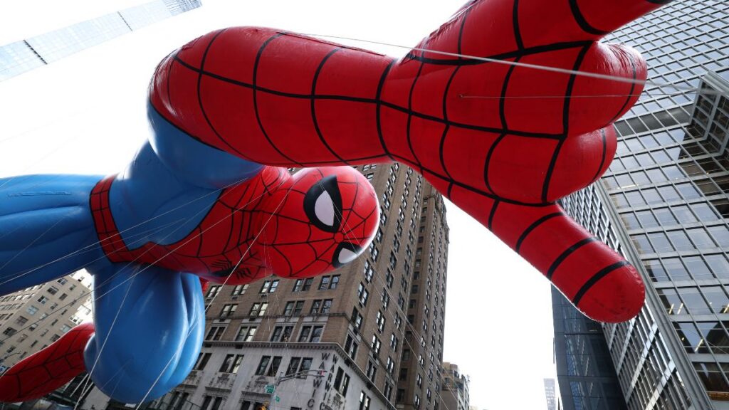 Los globos y carros alegóricos más espectaculares del Desfile de Acción de Gracias de Macy’s 2025, en imágenes