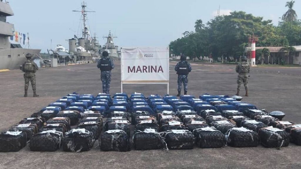 La Marina asegura 2.5 toneladas de cocaína frente a las costas de Michoacán; con este decomiso, suman más de 51 toneladas incautadas en la actual administración.