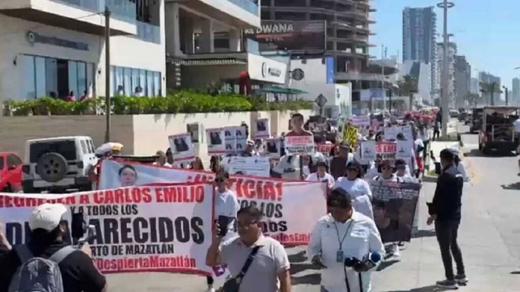 Marcha por los desaparecidos en Mazatlán.