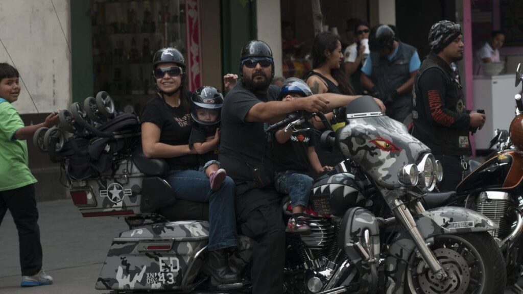 En Morelos ya no podrán viajar menores de 12 años en moto.