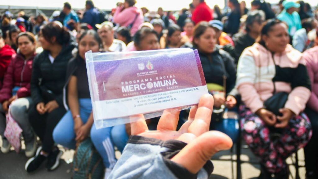 Los Vales Mercomuna 2025 permiten comprar alimentos, medicinas y papelería en miles de comercios locales de la CDMX.
