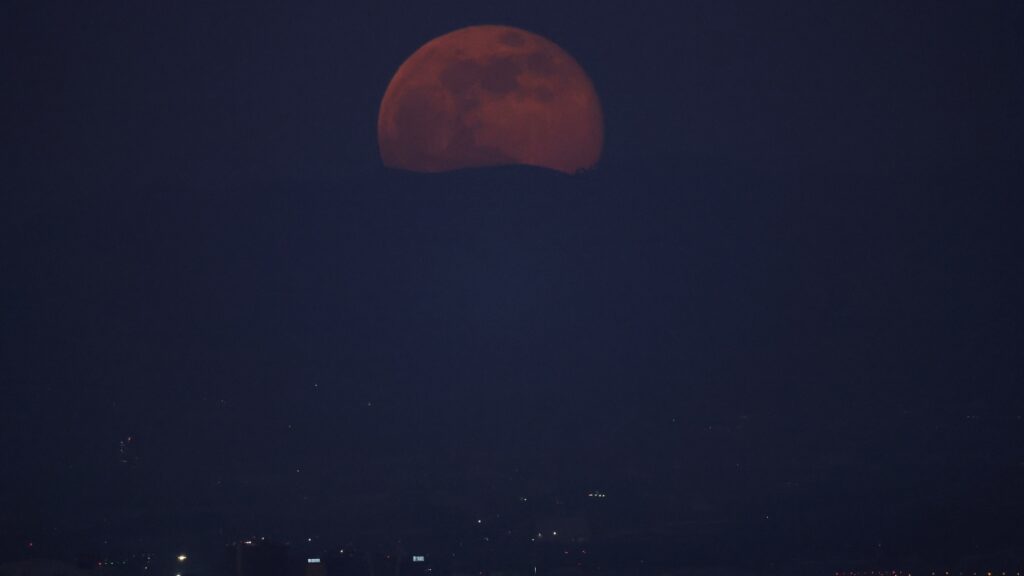 México bajo la superluna: las imágenes más bellas del fenómeno astronómico