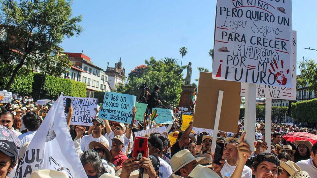 Protesta por el asesinato de Manzo en Michoacán.