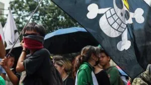 Generación Z y policías se enfrentan en Nepal; reimponen toque de queda