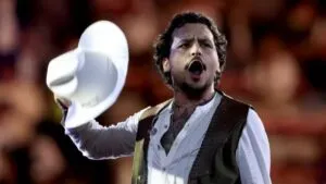 Ordenan audiencia para Nodal y sus padres por caso con Universal; ¿están en riesgo legal?