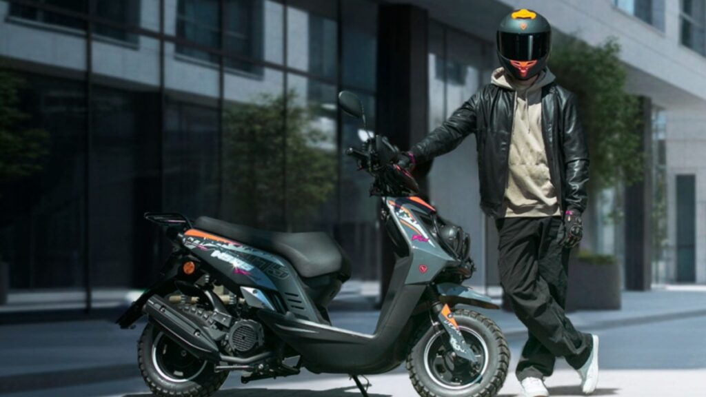 ¿Por qué los jóvenes prefieren moverse en moto? La movilidad que cambia a México