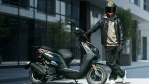 ¿Por qué más jóvenes prefieren moverse en moto? La movilidad que cambia a México