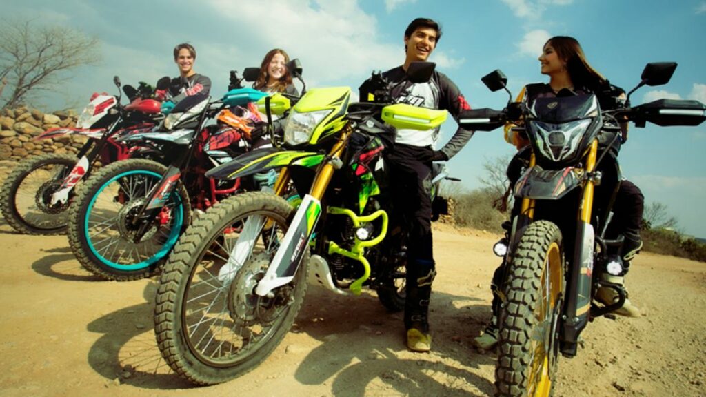 ¿Por qué los jóvenes prefieren moverse en moto? La movilidad que cambia a México