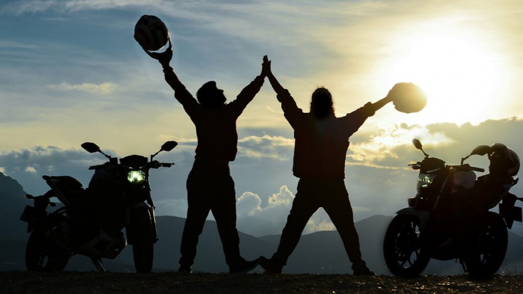 ¿Por qué los jóvenes prefieren moverse en moto? La movilidad que cambia a México