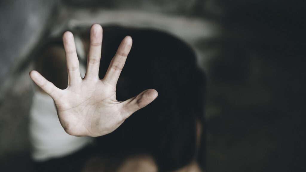 Identifican a un grupo de padres de Oaxaca que comparten fotos de sus hijas. 