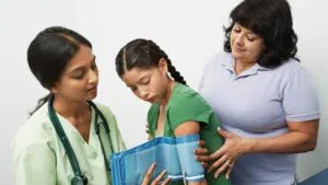 Presión arterial alta se duplica entre niños y adolescentes