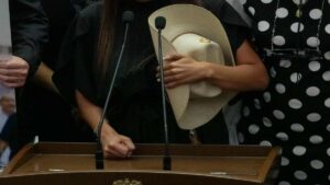 Movimiento del Sombrero llega a San Lázaro: “Convirtieron a Carlos Manzo en héroe”