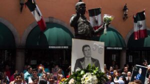 Así luce hoy la joven del video viral que cantó con Juan Gabriel hace casi 40 años