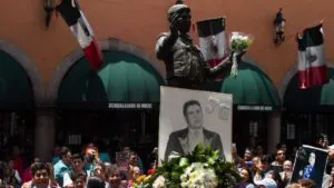 Así luce hoy la joven del video viral que cantó con Juan Gabriel hace casi 40 años