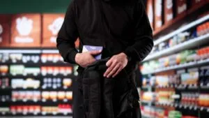 Captan a guardias sometiendo con violencia a un abuelito en Veracruz