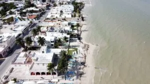 El mar se está “comiendo” la playa en Progreso