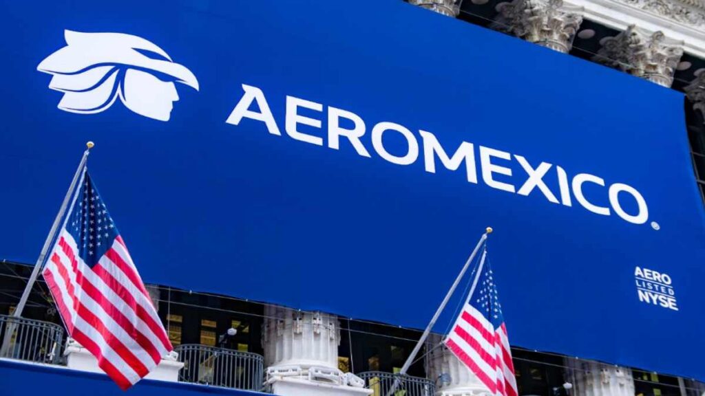 Aeroméxico toca la campana en Wall Street y celebra su enliste en la Bolsa de NY. Foto: Especial