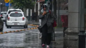 Alertan por lluvias intensas y posibles trombas marinas en QRoo para este jueves