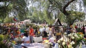 Así se vivieron las celebraciones del Día de Muertos en los panteones de la CDMX