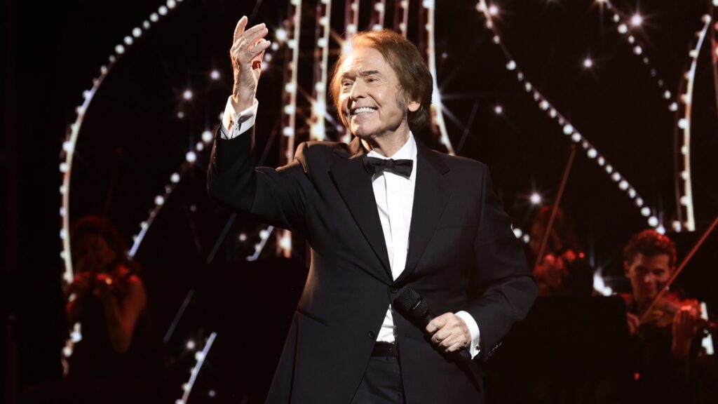 Raphael, persona del año 2025 en los latin Grammy