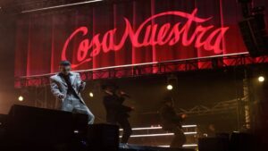 Rauw Alejandro sorprende en CDMX, al convertirse en calavera durante concierto “Cosa Nuestra”
