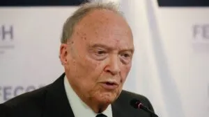 Senado aprueba renuncia de Gertz Manero a la FGR; emite convocatoria para elegir reemplazo