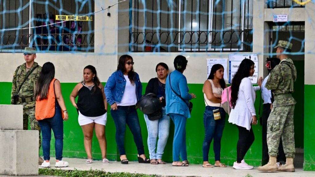 Revés electoral a Noboa: rechazan Constitución y bases militares extranjeras en Ecuador