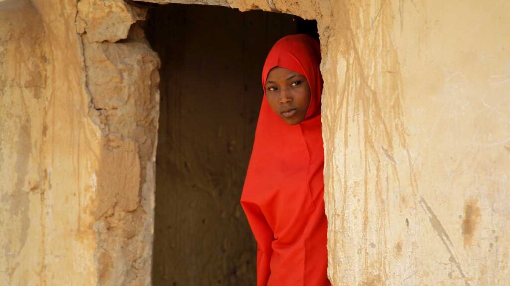 Comando secuestra a 25 niñas en Nigeria