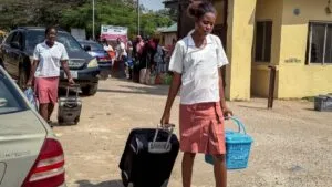 Escapan 50 estudiantes secuestrados en escuela católica de Nigeria