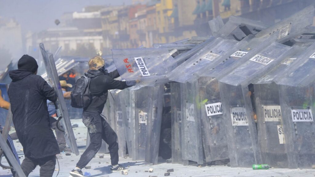 Segob condena violencia en marcha de Generación Z en CDMX