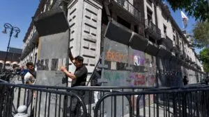 Comercios gastan en protección hasta 48 mil pesos por protesta