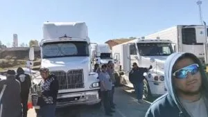 Productores de Sinaloa extienden protesta en aduana de Sonora