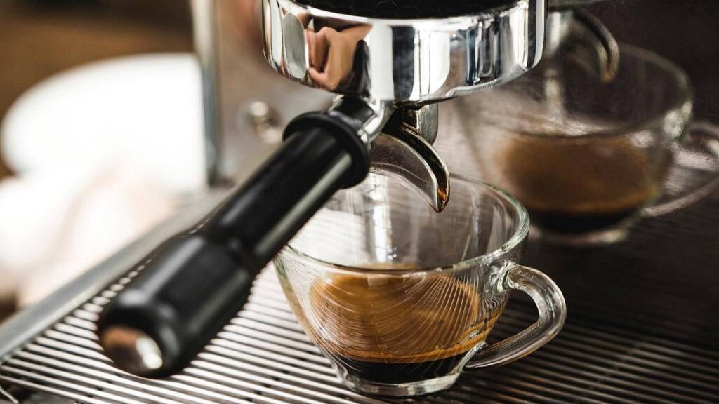 Una taza de café podría reducir el riesgo de arritmias