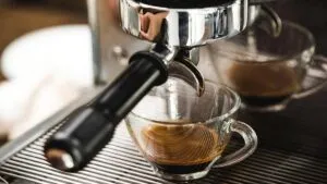 Una taza de café podría reducir el riesgo de arritmias