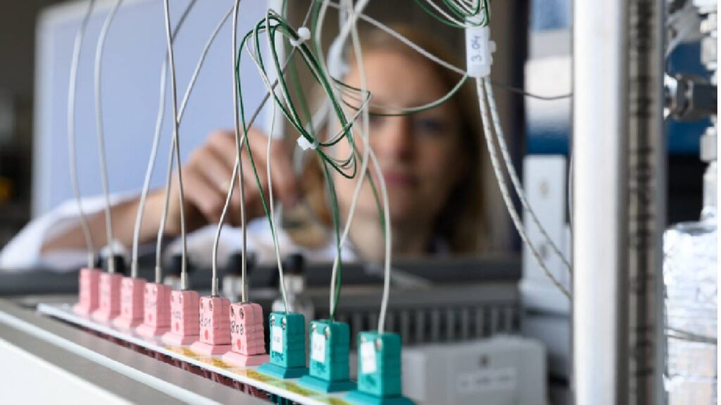 México ocupa el lugar 59 de 69 economías en el Ranking de Competitividad Digital 2025 del IMD, con rezago en infraestructura tecnológica y marco regulatorio.