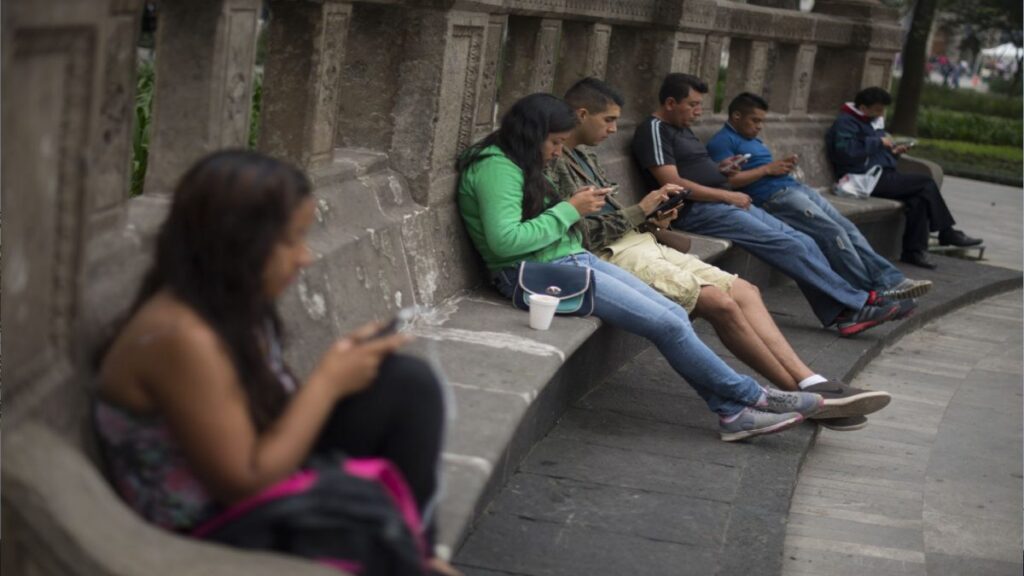 Todos los mexicanos deberán registrar su número celular con su CURP: ¿Cuándo inicia el Padrón de telefonía?