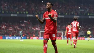 El Toluca apaga al América y sueña con cerrar como líder