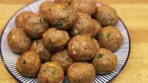 El truco de abuela para hacer albóndigas perfectas sin tocar la carne 