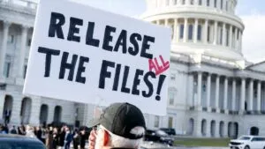 Trump revira y llama a congresistas a divulgar más archivos Epstein