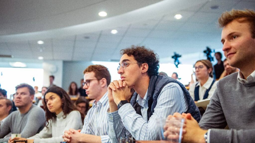 EducationUSA anunció la convocatoria del programa Opportunity Funds México 26-27, una beca del Departamento de Estado de EE. UU. que apoya a estudiantes mexicanos de excelencia para solicitar ingreso a universidades estadounidenses