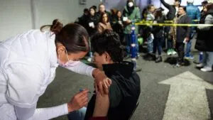 Mega centro de vacunación llega a su fin; UNAM confirma agresiones tras cierre